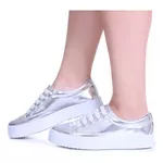 Sapatênis Casual Feminino Rasteiro de Ajuste Elástico Cor Prateado Mod. 811 - Izabela Araújo