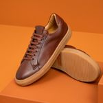 Tênis Casual Masculino de Couro Pinhão
