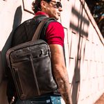 Mochila Em Couro Com Suporte Para Notebook Removível 