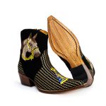 Botina Country Masculina Bico Fino Couro Bovino Legítimo Platinado e Nobuck Preto Bordado Cavalo e N.S