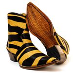 Botina Country Masculina Bico Fino Couro Legítimo Bovino Zebra Pintada Com Zíper