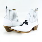 Botina Country Masculina Bico Fino Couro Bovino Legítimo Floater Branco Com Cruz e Solado Natural