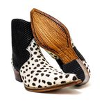 Botina Country Masculina Bico Fino Couro Legítimo Bovino Legítimo Tilápia Preto e Dalmata Com Zíper