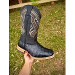 Bota Texana Masculina Bico Quadrado Couro Exótico Jacaré Preto e Crazy Horse Preto Bordado Real