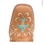 Bota Texana Country Feminina Couro Bovino Legítimo Crazy Horse Tabaco e Bordado Cruz Turquesa