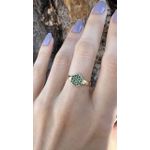 Anel em Ouro 18K com Esmeraldas Naturais Cravejadas – Elegância e Brilho Único