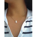 Colar com Pingente Menina e Menino de Madre Perola