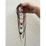 Colar de couro com pingente coração 