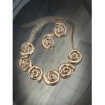 Conjunto com Design Espiral Dourado