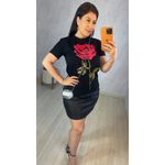 TSHIRT ESTAMPA DE ROSA - PRETA