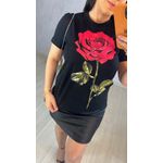 TSHIRT ESTAMPA DE ROSA - PRETA