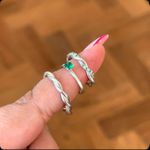 Alianças Iris com 3 mm com 10 pedras de zirconia na feminina