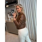  Jaqueta Feminina Alpelo de PU Com Detalhe Diagonal Caramelo