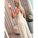 Vestido Aura Longo Com Botões Dourados Bege