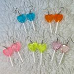 Brincos pirulito coracao glitter