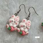 Brincos bunny with strawberry