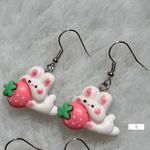 Brincos bunny with strawberry