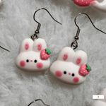 Brincos bunny with strawberry