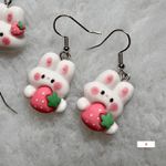 Brincos bunny with strawberry
