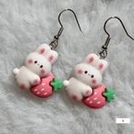 Brincos bunny with strawberry