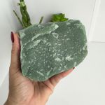 PEDRA BRUTA QUARTZO VERDE 1.050 GR – COD 02 PEÇA ÚNICA