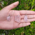 PINGENTE BRUTO QUARTZO ROSA – AMOR E PAZ