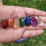 KIT 7 CHAKRAS PINGENTES PEDRAS ROLADA - EQUILÍBRIO 
