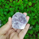 PEDRA BRUTA LEPIDOLITA/MICA LILÁS – AFLORA SENSIBILIDADE