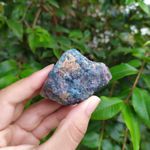 PEDRA BRUTA APATITA AZUL G – PEDRA DO ANO 2022