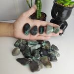PEDRA ROLADA ESMERALDA P 2 A 3 CM – INSPIRAÇÃO E PACIÊNCIA 