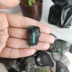 PEDRA ROLADA ESMERALDA P 2 A 3 CM – INSPIRAÇÃO E PACIÊNCIA 