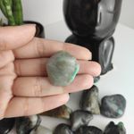 PEDRA ROLADA ESMERALDA P 2 A 3 CM – INSPIRAÇÃO E PACIÊNCIA 