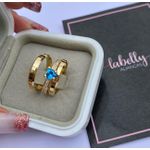 PAR DE ALIANÇAS 4’MM CHANFRADA - COM ANEL SOLITÁRIO LOVE AZUL BEBÊ 