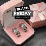 PAR DE ALIANÇAS GIRLS 6’MM RETA CRAVEJADA NO CANTO - COM DOIS ANÉIS SOLITÁRIOS DE BRINDE 