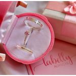 PAR DE ALIANÇAS 3’MM FOSCA/POLIDA COM FRISO - COM ANEL SOLITÁRIO LUXO ROSA BEBÊ 