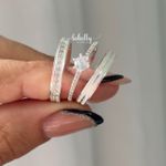 PAR DE ALIANÇAS 3’MM CRAVEJADA FOSCA COM FRISOS - COM ANEL SOLITÁRIO LUXO