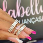 PAR DE ALIANÇAS 4'MM FOSCA COM DOIS FRISOS - COM ANEL SOLITÁRIO LOVE ROSA