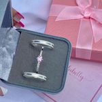 PAR DE ALIANÇAS 3'MM FOSCA COM FRISO NO MEIO - COM ANEL SOLITÁRIO LUXO ROSA