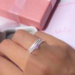PAR DE ALIANÇAS 2'MM FOSCA COM FRISO NO MEIO - COM ANEL SOLITÁRIO LUXO ROSA