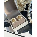 Brinco Inspiração Pérola e Flor Camélia