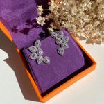 Brinco EarCuff Folhas Zircônia Banho de Ródio Branco