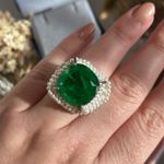 Anel Verde Esmeralda Detalhes Pérola