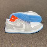Tênis Nike Air Jordan 1 Low Cinza Branco Sola Azul 