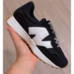 Tênis Casual Feminino New Balance 327 V1 - Preto com Branco