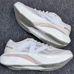 Tênis New Balance Fuelcell Rebel V4 Unissex - Creme
