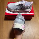 Tênis Feminino NK ZoomX Vomero - Cinza Preto e Rosa
