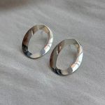 Brinco Oval Escultural Banhado em Prata 925