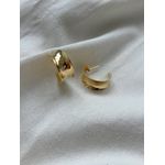 Brinco C-Hoop Escultural Banhado em Ouro 18k