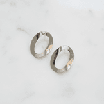 Brinco Oval Escultural Banhado em Prata 925