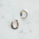 Brinco Oval Escultural Banhado em Prata 925